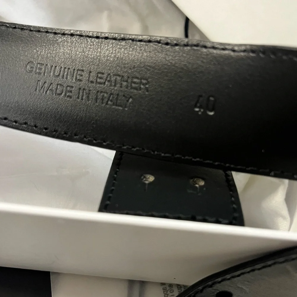 MOSCHINO SILVER BLACK PATENT LEATHER BELT